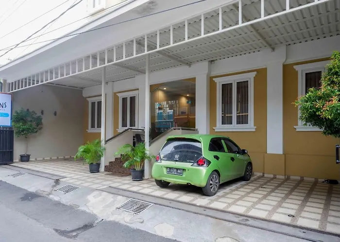 Sans Hotel Empress Simpang Lima Semarang