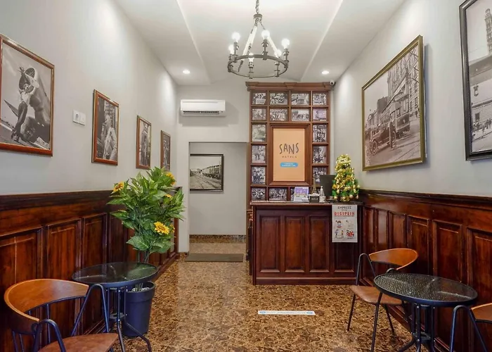 Sans Hotel Empress Simpang Lima Semarang